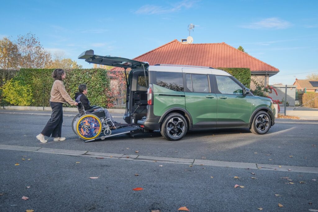 ford_tourneo_courier_handicap_36